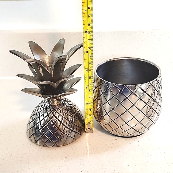 Metal Pineapple almost 9 inches tall - Picture 2 of 9